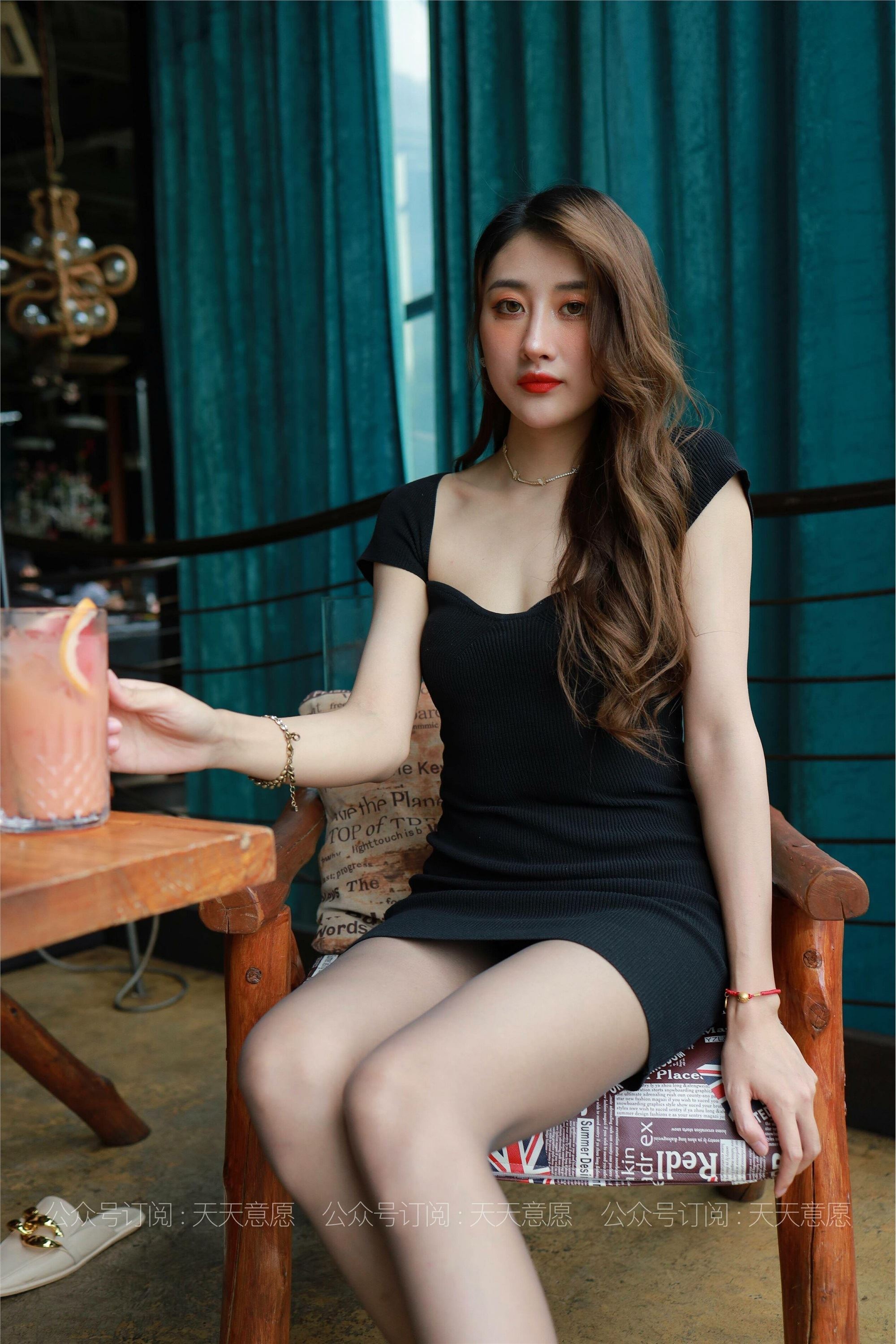 IESS异思趣向 - 模特：夏夏《灰丝长腿一米二》